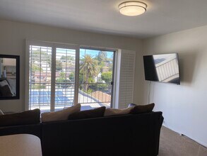 2311 4th St, Unit 313 in Santa Monica, CA - Building Photo - Building Photo