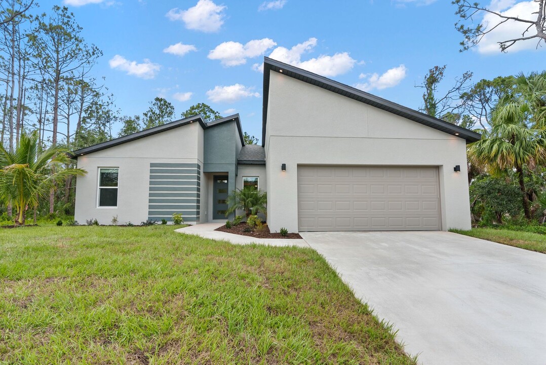 3342 Henderson Ln in North Port, FL - Building Photo