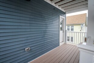 43 Cypress St, Unit 2 in Watertown, MA - Building Photo