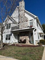 83 Des Moines Ct in Tinton Falls, NJ - Building Photo
