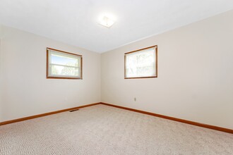 180 Spurgeon Dr in Blountville, TN - Building Photo - Building Photo