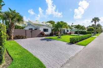 30 Hersey Dr in Boynton Beach, FL - Building Photo - Building Photo