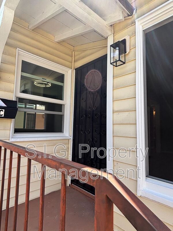 618 N Mariposa St in Burbank, CA - Building Photo - Building Photo