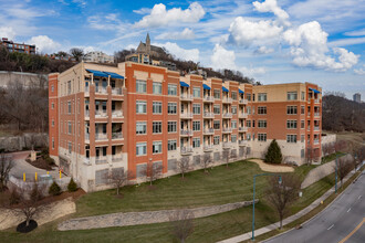 Captain's Watch in Cincinnati, OH - Foto de edificio - Building Photo