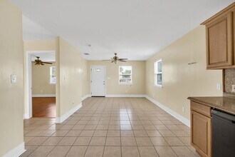 5151 St Anthony Ave in New Orleans, LA - Foto de edificio - Building Photo