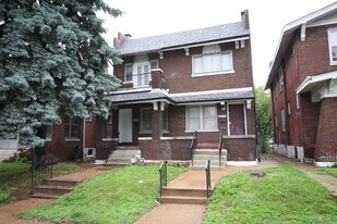 4217 S Grand Blvd in St. Louis, MO - Building Photo