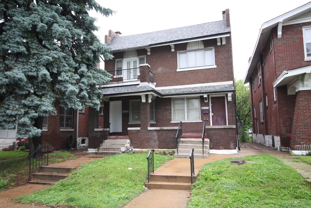 4217 S Grand Blvd in St. Louis, MO - Building Photo