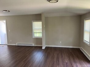142 Patchogue Ave in Mastic, NY - Building Photo - Building Photo