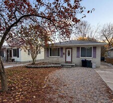 21816 E 10 Mile Rd in St. Clair Shores, MI - Building Photo