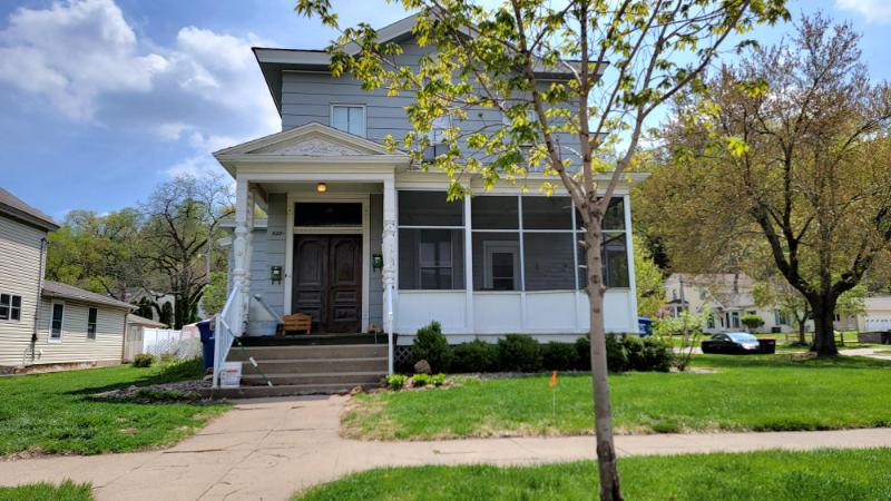 827.5 W 4th St in Red Wing, MN - Foto de edificio