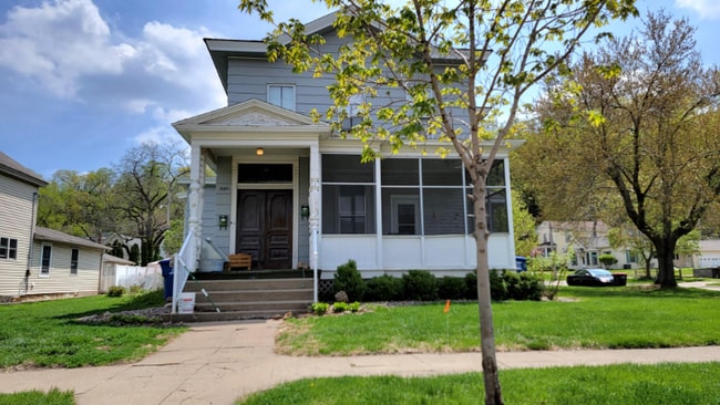 property at 827.5 W 4th St