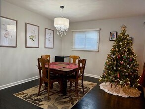 6 Apple Tree Ln in Liverpool, NY - Foto de edificio - Building Photo