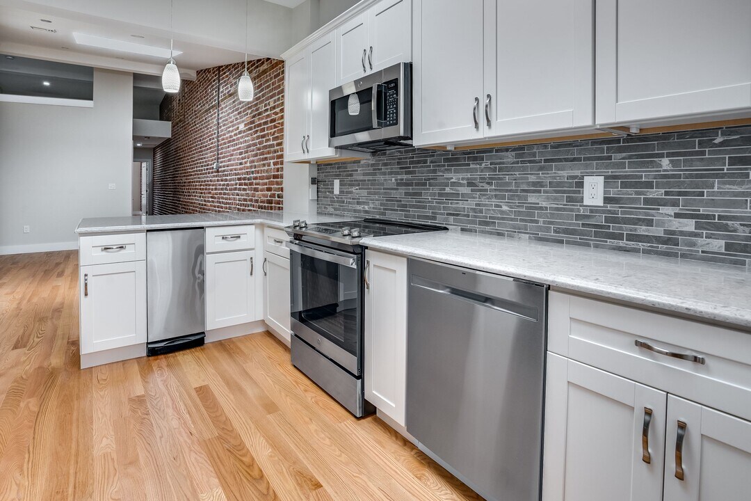 16 S Division St, Unit 2B in Peekskill, NY - Building Photo