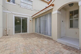 1755 Seagrape Way in Hollywood, FL - Building Photo - Building Photo