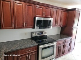 8336 NW 37th Pl in Sunrise, FL - Building Photo