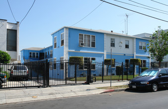 2771 San Marino St in Los Angeles, CA - Building Photo - Building Photo