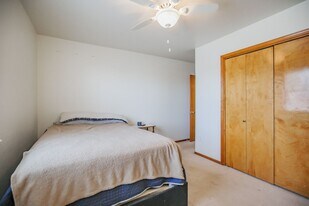 Spacious 3 Bedroom 2 bath with Solar Panels in Alamogordo, NM - Building Photo