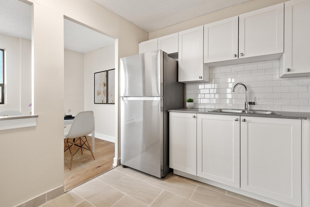 Portsmouth Place West in Kingston, ON - Building Photo