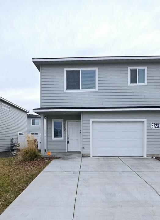 5723 W Albany Pl in Kennewick, WA - Building Photo