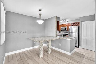 2851 N Oakland Forest Dr in Oakland Park, FL - Building Photo