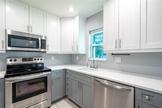 5704 43rd Street N in St. Petersburg, FL - Building Photo - Building Photo