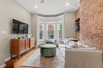 811 Washington St in Hoboken, NJ - Building Photo - Building Photo