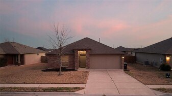 300 Camellia Dr in Hutto, TX - Building Photo