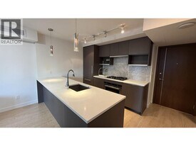 8988 Patterson Rd in Richmond, BC - Building Photo