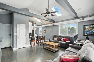 749 S Claremont Ave in Chicago, IL - Building Photo - Building Photo