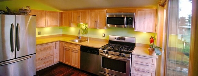 19 Seaver Rd in Weymouth, MA - Building Photo - Building Photo