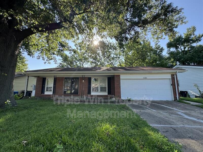 11306 Parkmont Dr in St. Louis, MO - Building Photo