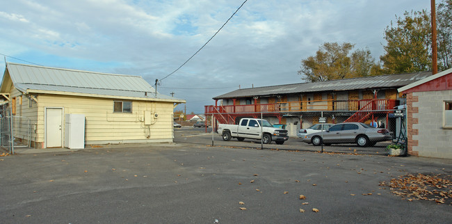 64 NE 3rd St in Ontario, OR - Building Photo - Building Photo