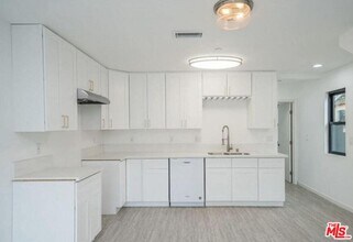 4110 1/2 Normandie Ave in Los Angeles, CA - Building Photo - Building Photo