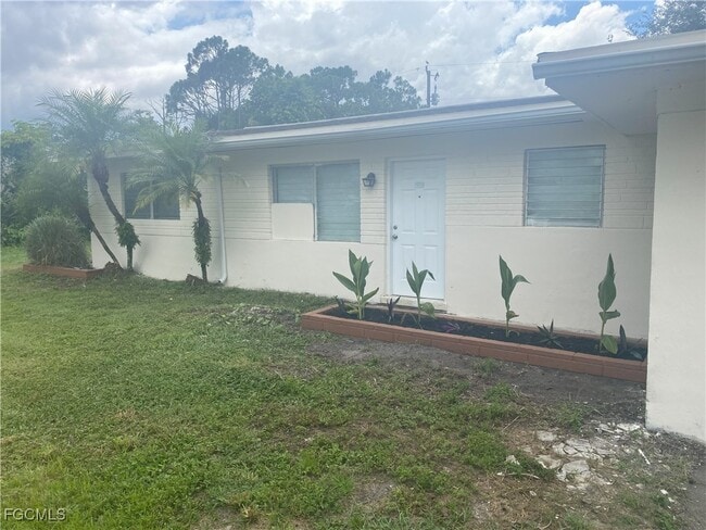 1161 Travis Ave