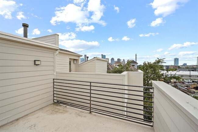 2106 Sabine St in Houston, TX - Building Photo - Building Photo