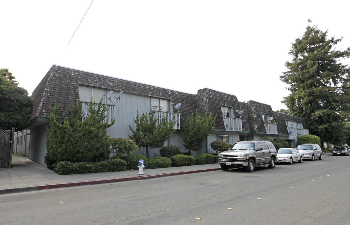 Clement Apartments in Santa Rosa, CA - Building Photo