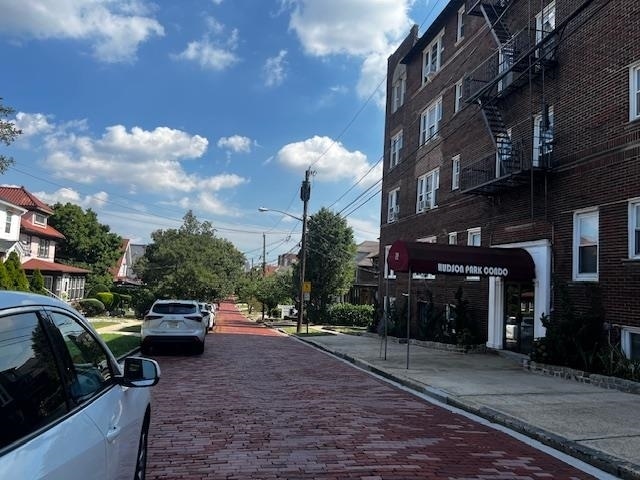 31 75th St in North Bergen, NJ - Building Photo - Building Photo