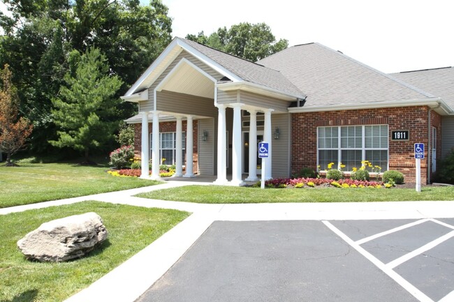 Walden Pond in High Ridge, MO - Foto de edificio - Building Photo