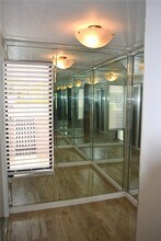 9944 NW 41st St in Doral, FL - Building Photo - Building Photo