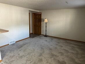 1013 S Sherman Ave in Sioux Falls, SD - Building Photo - Building Photo