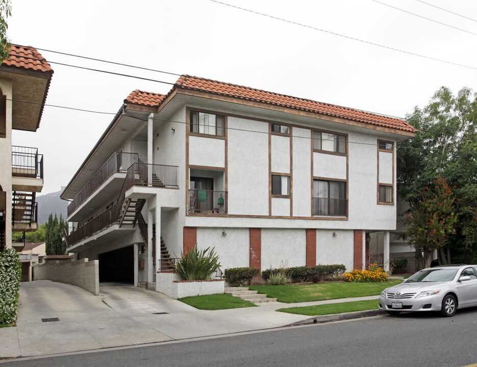 533 Glenwood Rd in Glendale, CA - Building Photo