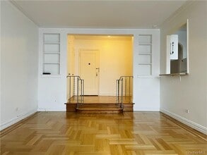 210 Martine Ave in White Plains, NY - Building Photo - Building Photo