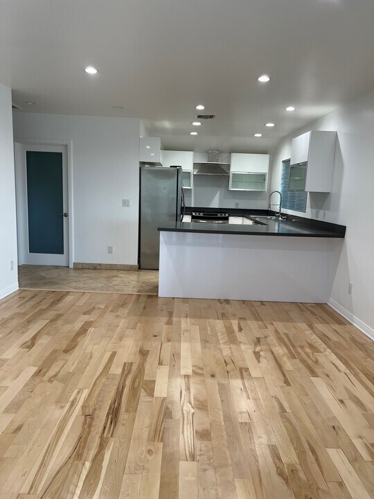 1146 N Clark St in West Hollywood, CA - Building Photo