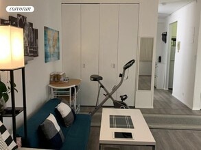 350 W 50th St in New York, NY - Building Photo - Building Photo