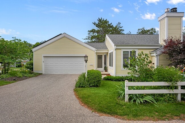 2 Red Cedar Trl in Madison, WI - Building Photo - Building Photo