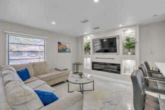 4501 Bray Rd in Tampa, FL - Building Photo - Building Photo