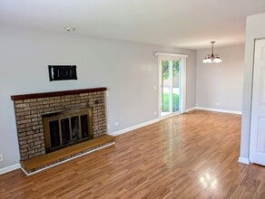 1003 Manchester Ct in South Elgin, IL - Foto de edificio - Building Photo