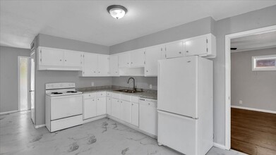 2923 S Irvington Ave in Tulsa, OK - Building Photo - Building Photo
