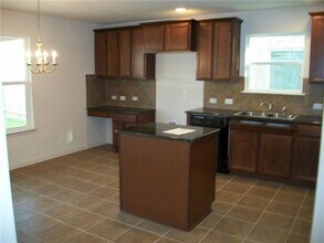 2021 Nestlewood Dr in Austin, TX - Foto de edificio - Building Photo