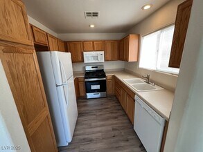 10396 Midseason Mist St in Las Vegas, NV - Building Photo - Building Photo